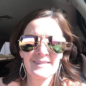 Meet your Posher, Angi